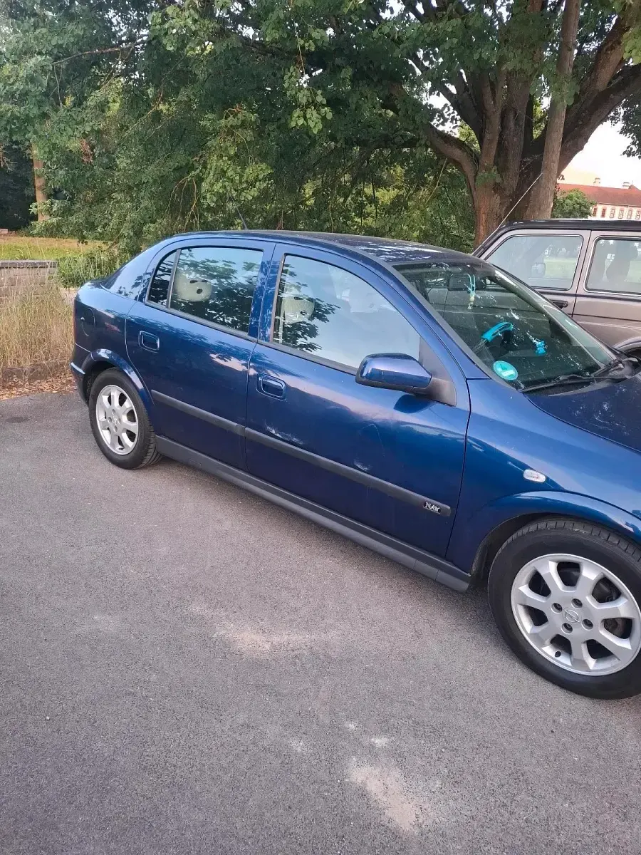 Gebraucht Opel Astra 105 PS (77 kW) 2003 Blau Limousine