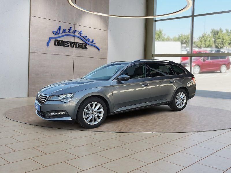 Graphite grau (metallic) Gebraucht 2024 Skoda Superb Kombi | 28.899 € (Guter Preis) - Bild 1/4