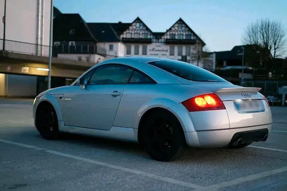 Gebraucht Audi TT Performance 225 PS (165 kW) 1999 Silber Coupé