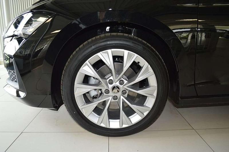 Gebraucht Skoda Superb Selection 150 PS (110 kW) 2024 Onyxschwarz metallic Kombi