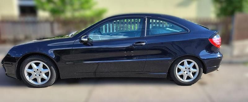 Gebraucht Mercedes C220 143 PS (105 kW) 2004 Schwarz Coupé