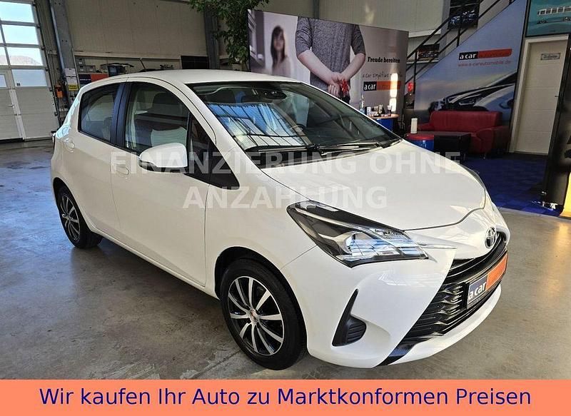 Weiß Gebraucht 2020 Toyota Yaris Comfort Limousine | 11.990 € (Fairer Preis) - Bild 1/4