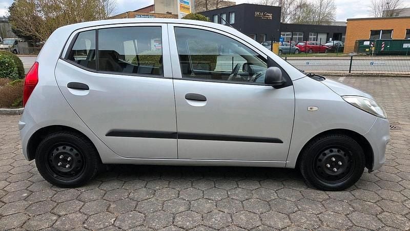 Gebraucht Hyundai i10 68 PS (50 kW) 2011 Silber Kleinwagen