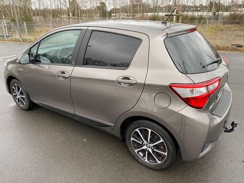 Gebraucht Toyota Yaris Hybrid Team 101 PS (74 kW) 2018 Braun Kleinwagen