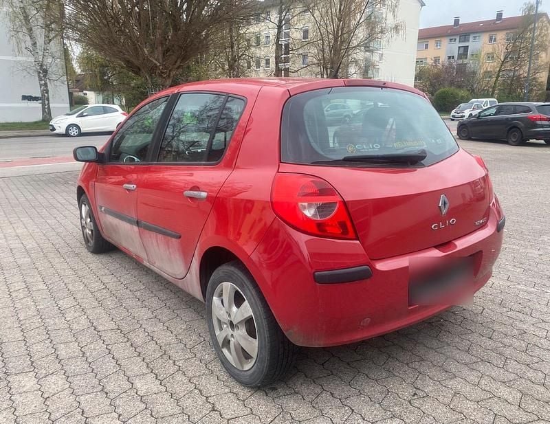 Gebraucht Renault Clio II 86 PS (63 kW) 2006 Rot Kleinwagen