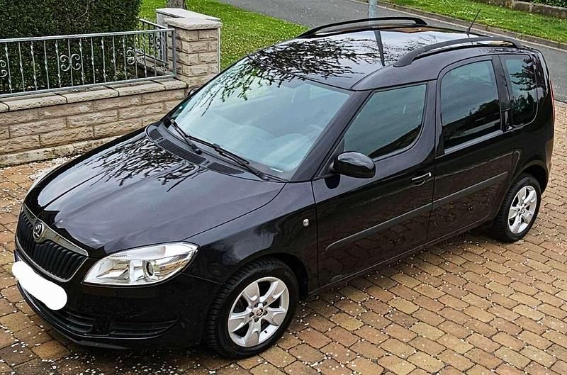Schwarz Gebraucht 2013 Skoda Roomster Ambition Kombi | 9.990 € (Teuer) - Bild 1/4