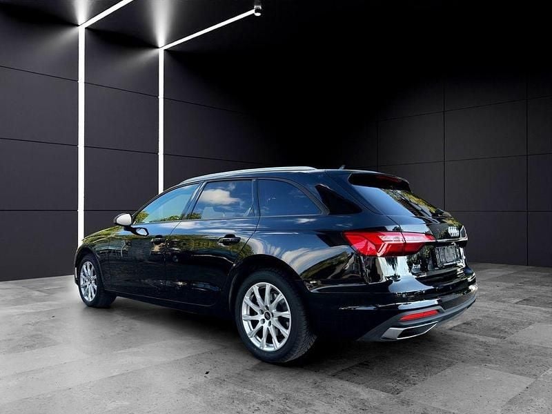 Second-hand Audi A4 Advanced 163 CP (119 kW) 2023 Negru Break