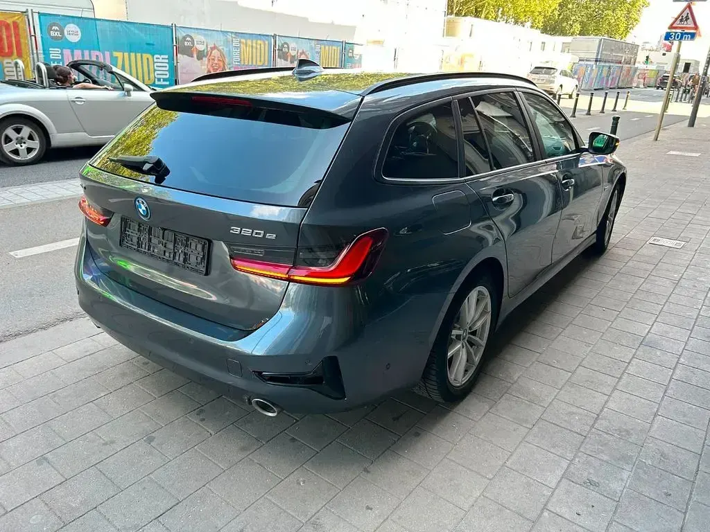 Gebraucht BMW 320e Luxury Line 204 PS (150 kW) 2022 Silber Kombi