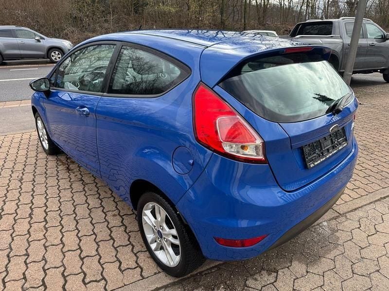 Gebraucht Ford Fiesta Trend 82 PS (60 kW) 2013 Blau Kleinwagen