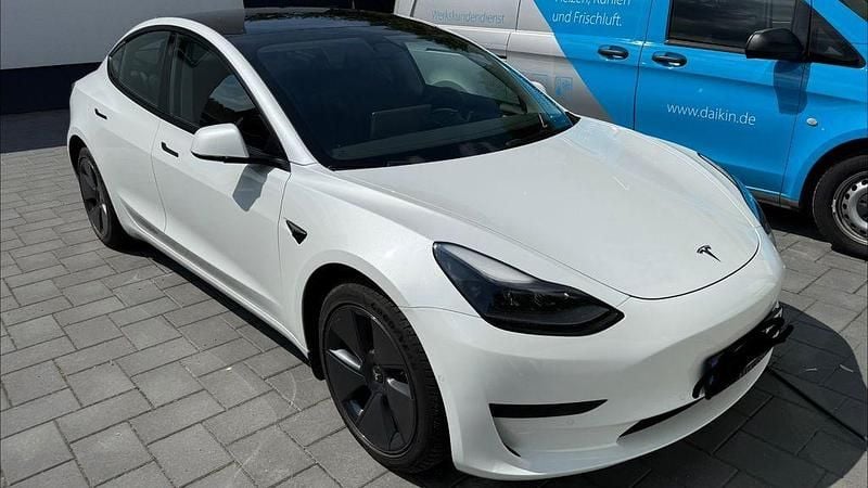 Gebraucht Tesla Model 3 Standard Range Plus 239 kW (325 PS) 2021 Weiß Limousine