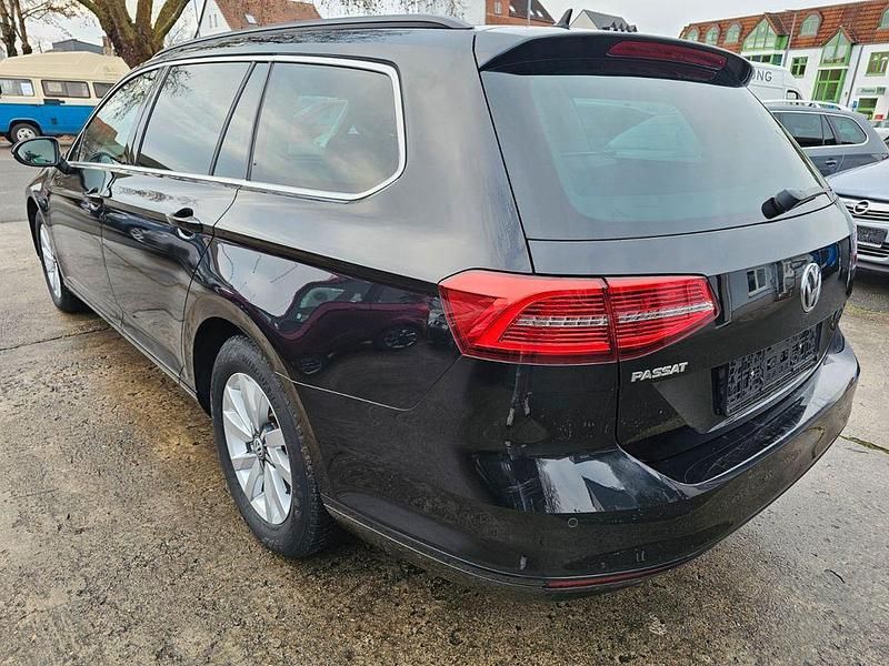 Gebraucht VW Passat Comfortline 120 PS (88 kW) 2019 Schwarz Kombi