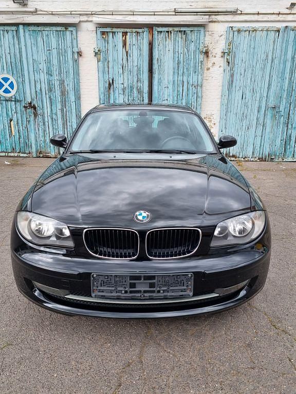 Blau Gebraucht 2009 BMW 116 Kleinwagen | 5.999 € - Bild 1/4