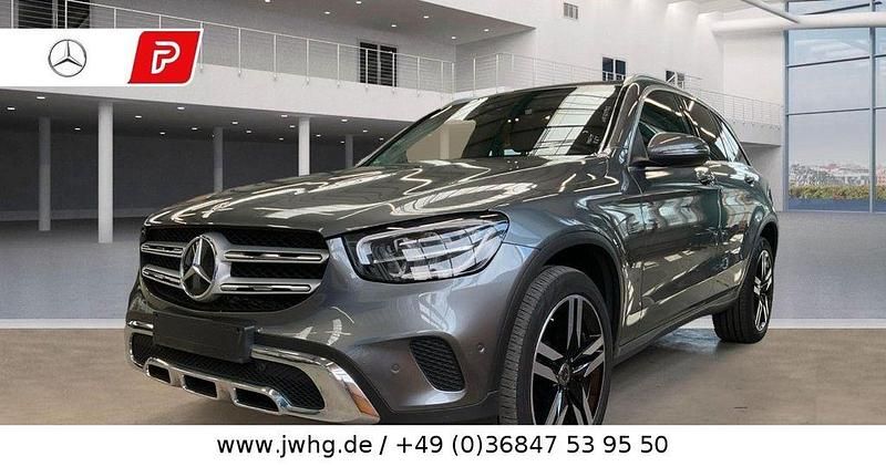 Grau Gebraucht 2020 Mercedes GLC300e AMG SUV | 33.950 € (Guter Preis) - Bild 1/4