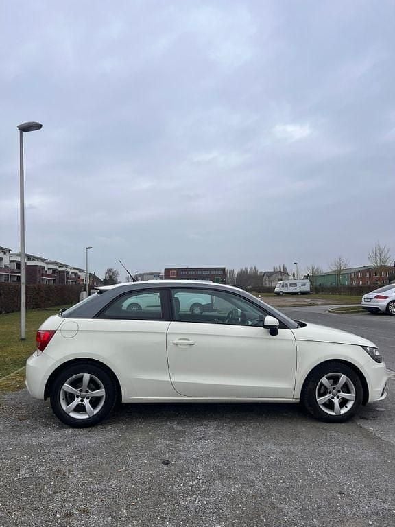 Gebraucht Audi A1 86 PS (63 kW) 2011 Weiß Kleinwagen