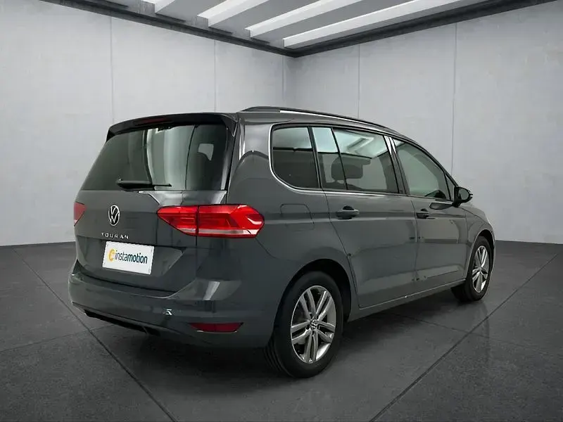 Gebraucht VW Touran 150 PS (110 kW) 2025 Grau Van / Kleinbus