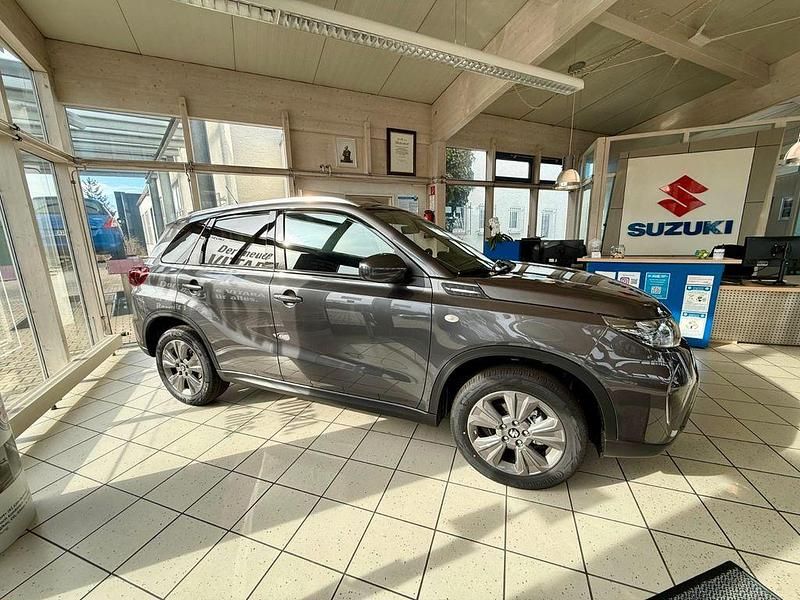 Neu Suzuki Vitara 110 PS (80 kW) 2026 Grau SUV