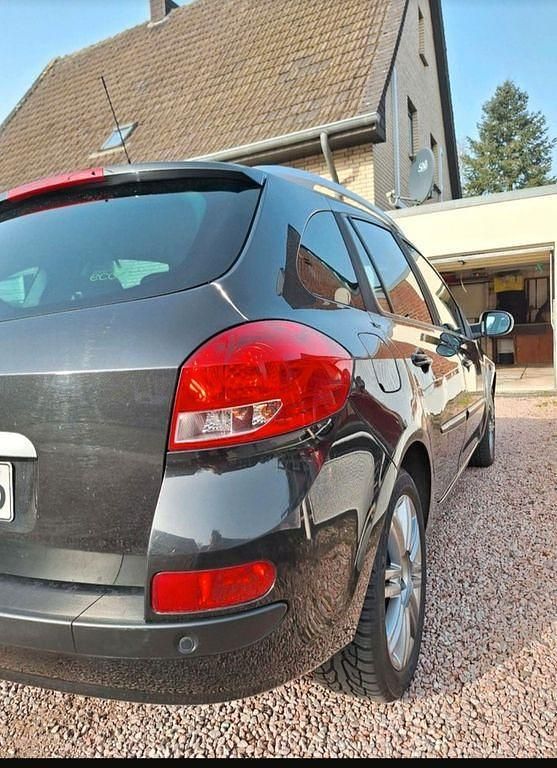 Gebraucht Renault Clio II Dynamique 101 PS (74 kW) 2010 Schwarz Limousine