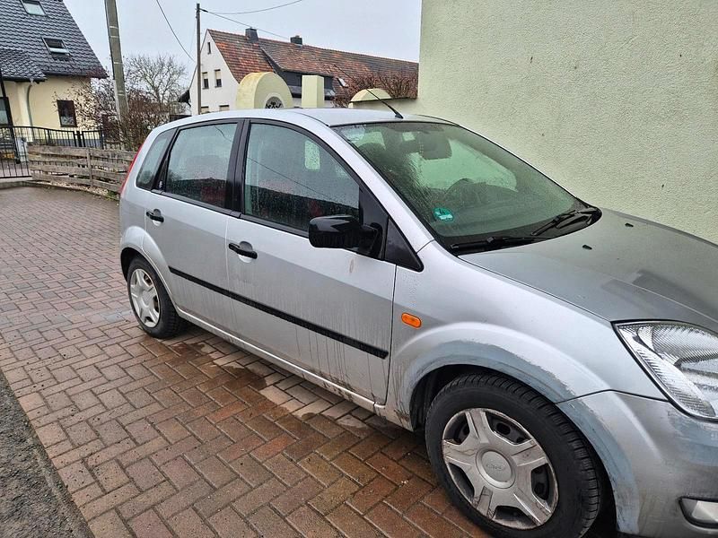 Gebraucht Ford Fiesta 80 PS (58 kW) 2002 Grau Kleinwagen
