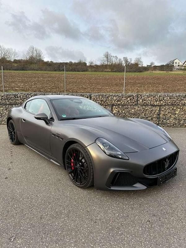 Grau Gebraucht 2023 Maserati Granturismo Coupé | 138.992 € (Superpreis) - Bild 1/4