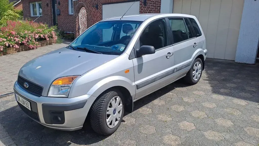 Gebraucht Ford Fusion Ambiente 80 PS (58 kW) 2009 Silber Kleinwagen