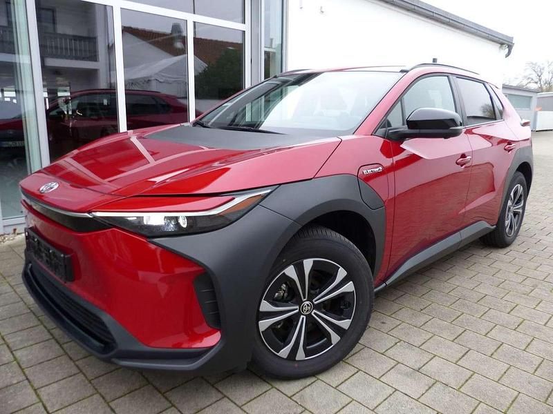 Gebraucht Toyota bZ4X 150 kW (204 PS) 2023 Wine redmetallic 3u5 SUV