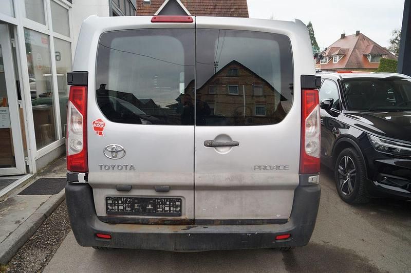 Gebraucht Toyota Proace 128 PS (94 kW) 2014 Silber Van / Kleinbus