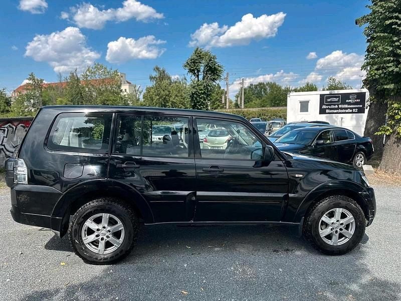 Schwarz Gebraucht 2012 Mitsubishi Pajero SUV | 7.000 € (Superpreis) - Bild 1/4