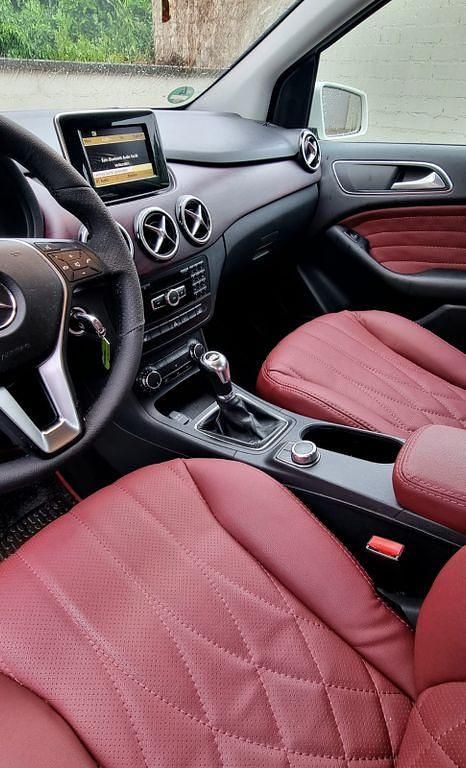 Gebraucht Mercedes B180 122 PS (89 kW) 2011 Weiß Van / Kleinbus