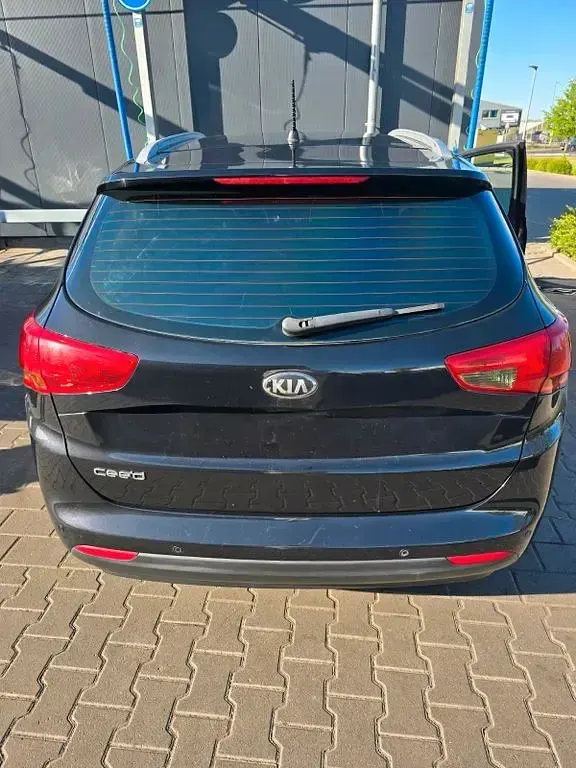 Używany Kia Ceed DREAM-TEAM Edition 99 KM (72 kW) 2014 Czarny Hatchback