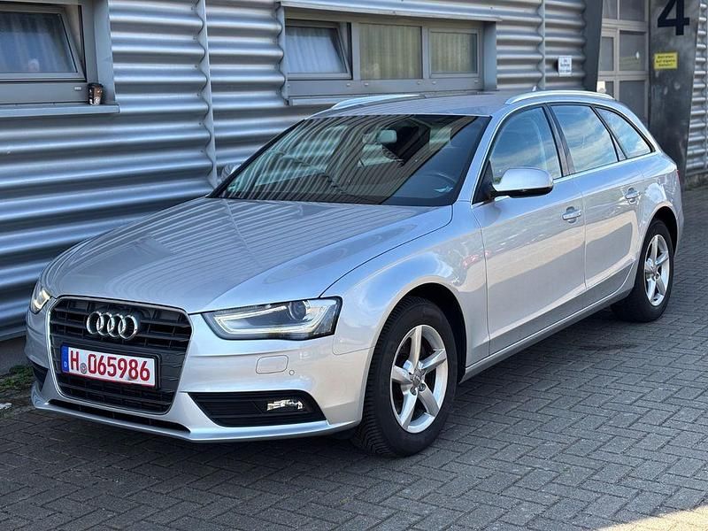 Silber Gebraucht 2013 Audi A4 Sport Kombi | 9.990 € (Fairer Preis) - Bild 1/4