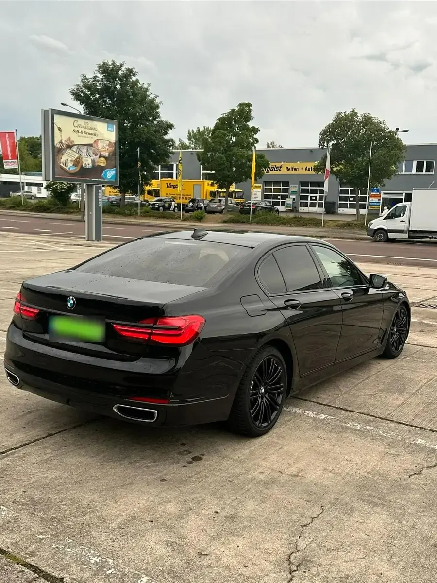 Gebraucht BMW 730 265 PS (194 kW) 2016 Schwarz Limousine