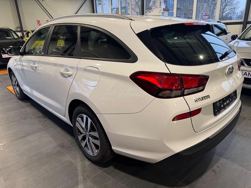 Gebraucht Hyundai i30 116 PS (85 kW) 2019 Weiß Kombi