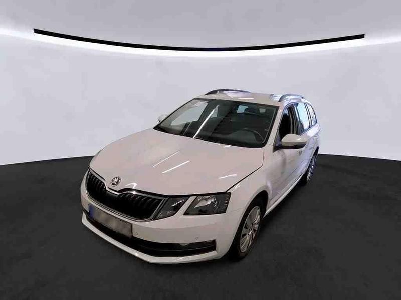 Weiß Gebraucht 2020 Skoda Octavia Ambition Kombi | 15.450 € (Guter Preis) - Bild 1/4