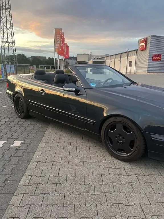 Gebraucht Mercedes CLK230 193 PS (141 kW) 2000 Blau Cabrio