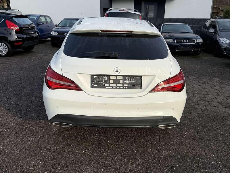 Gebraucht Mercedes CLA220 177 PS (130 kW) 2016 Calcitweiss/zirrusweiss Limousine