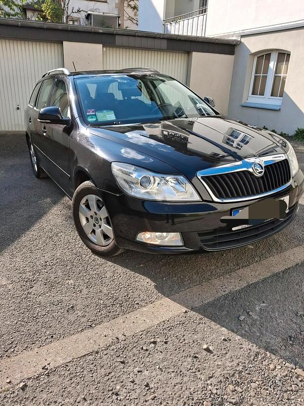 Schwarz Gebraucht 2011 Skoda Octavia Kombi | 4.750 € (Fairer Preis) - Bild 1/4