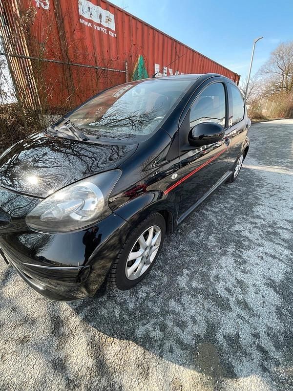 Gebraucht Toyota Aygo 68 PS (50 kW) 2006 Schwarz Kleinwagen