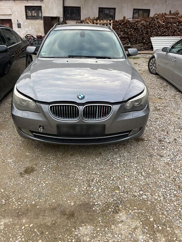 Gebraucht BMW 525 197 PS (144 kW) 2009 Grau Kombi