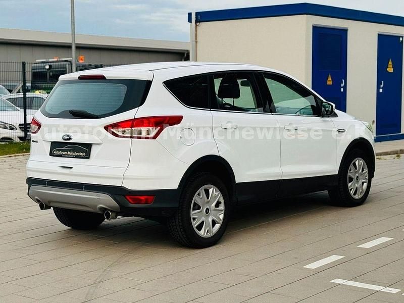 Gebraucht Ford Kuga Trend 120 PS (88 kW) 2015 Weiß SUV