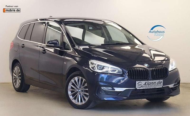 Imperialblau brillanteffekt Gebraucht 2018 BMW 218 Luxury Line Van / Kleinbus | 15.999 € (Fairer Preis) - Bild 1/4