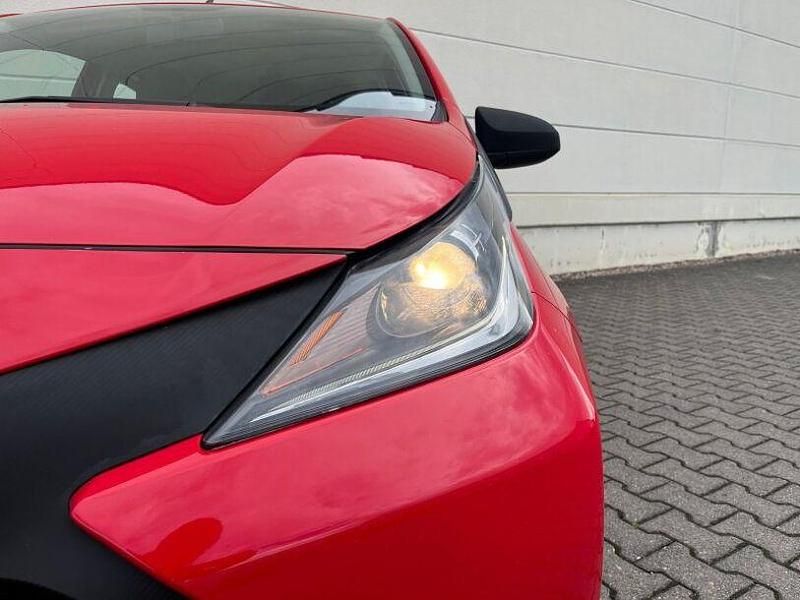Gebraucht Toyota Aygo 69 PS (50 kW) 2017 Super red 5 Kleinwagen