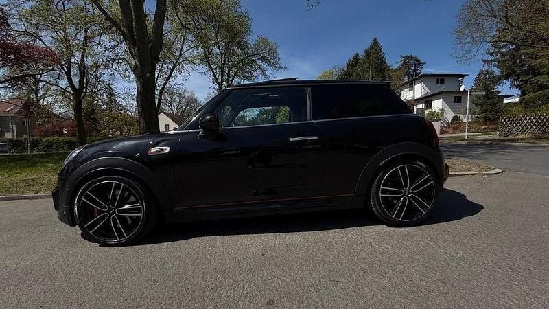 Second-hand Mini John Cooper Works 231 CP (169 kW) 2018 Negru Hatchback