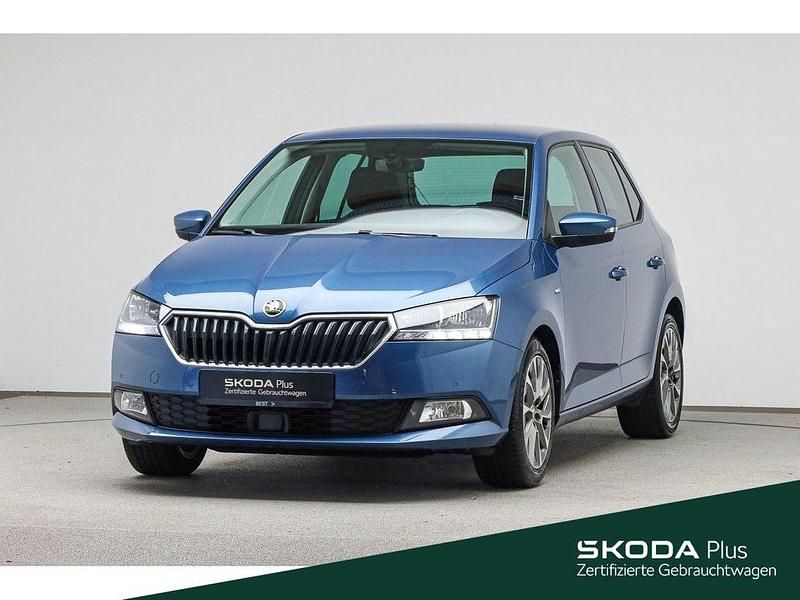 Blau Gebraucht 2021 Skoda Fabia Ambition Limousine | 14.999 € (Fairer Preis) - Bild 1/4