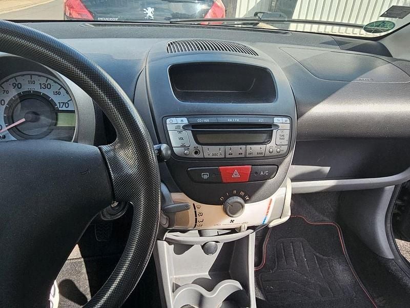 Grau Gebraucht 2006 Peugeot 107 Kleinwagen | 1.400 € (Teuer) - Bild 1/2