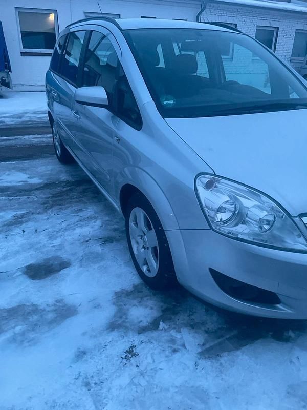 Gebraucht Opel Zafira 116 PS (85 kW) 2008 Silber Van / Kleinbus