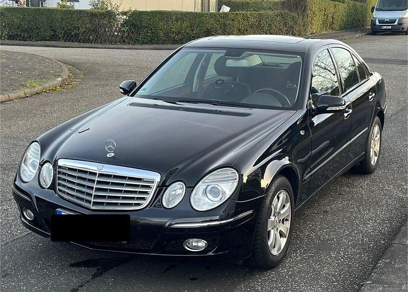 Schwarz Gebraucht 2007 Mercedes E200 Elegance Limousine | 8.199 € (Fairer Preis) - Bild 1/4