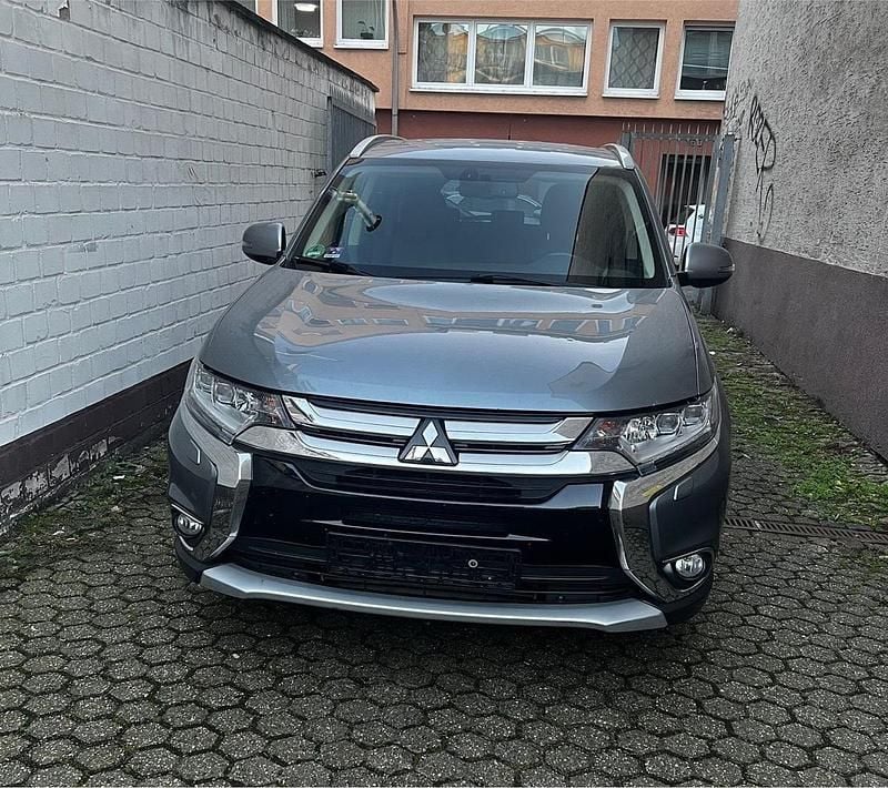 Gebraucht Mitsubishi Outlander 150 PS (110 kW) 2016 Grau SUV
