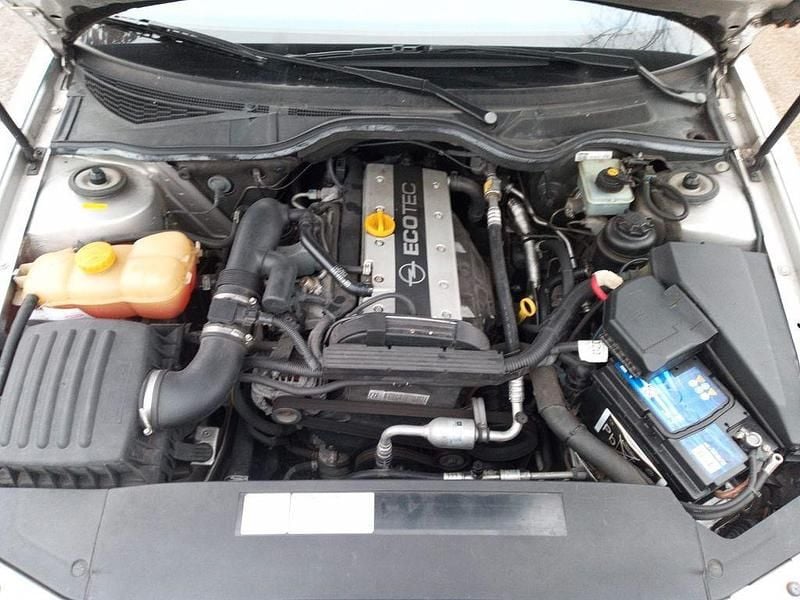 Gebraucht Opel Omega Design Edition 144 PS (105 kW) 2000 Silber Limousine