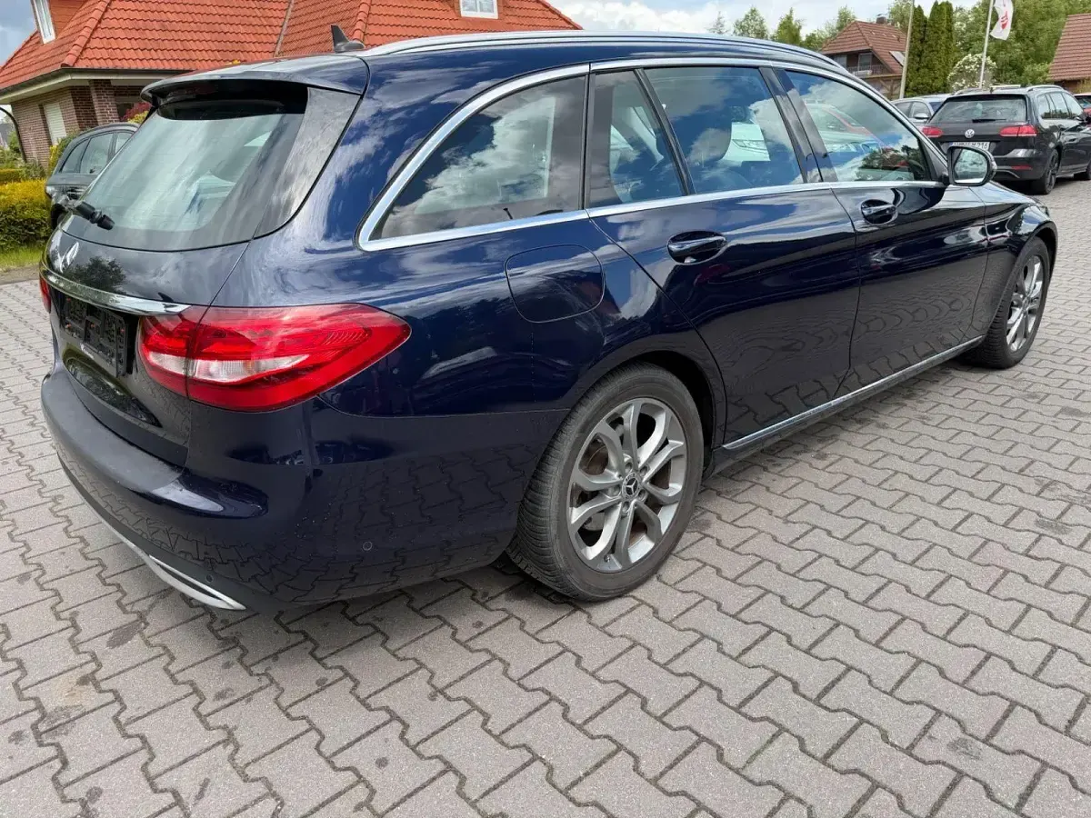 Second-hand Mercedes C220 Avantgarde 170 CP (125 kW) 2017 Albastru Break