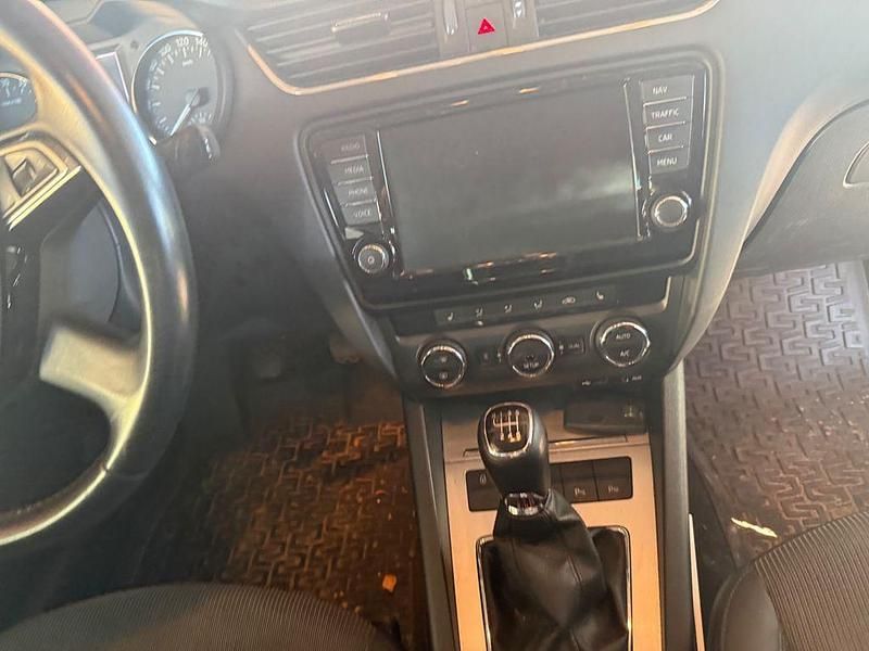 Gebraucht Skoda Octavia Elegance 150 PS (110 kW) 2014 Grau Kombi